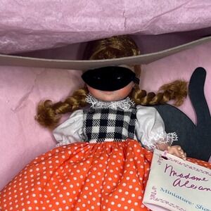 1990 Madame Alexander Wendy Greenville Halloween Special Doll w/‎ Cat, Hat & Bag